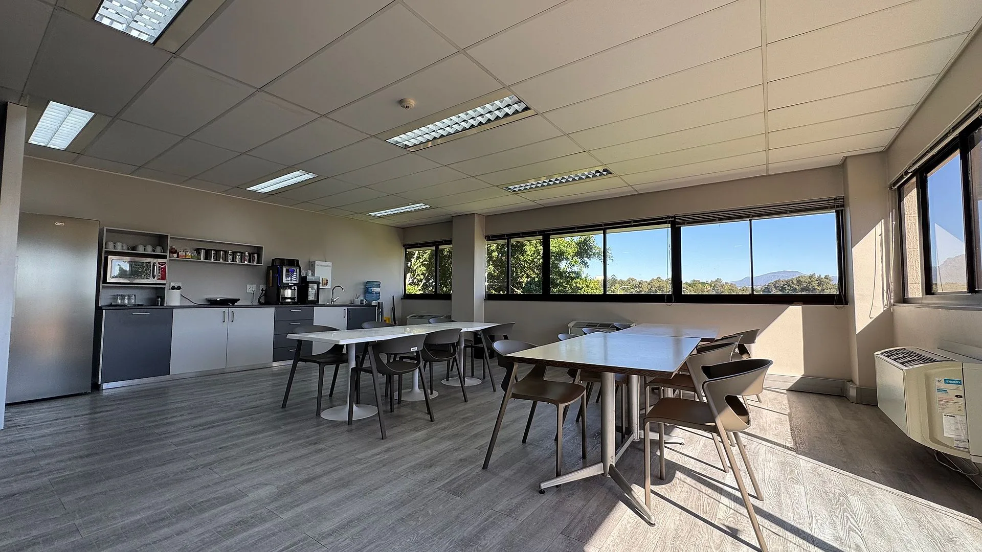 Golf Park, available office to let in Pinelands