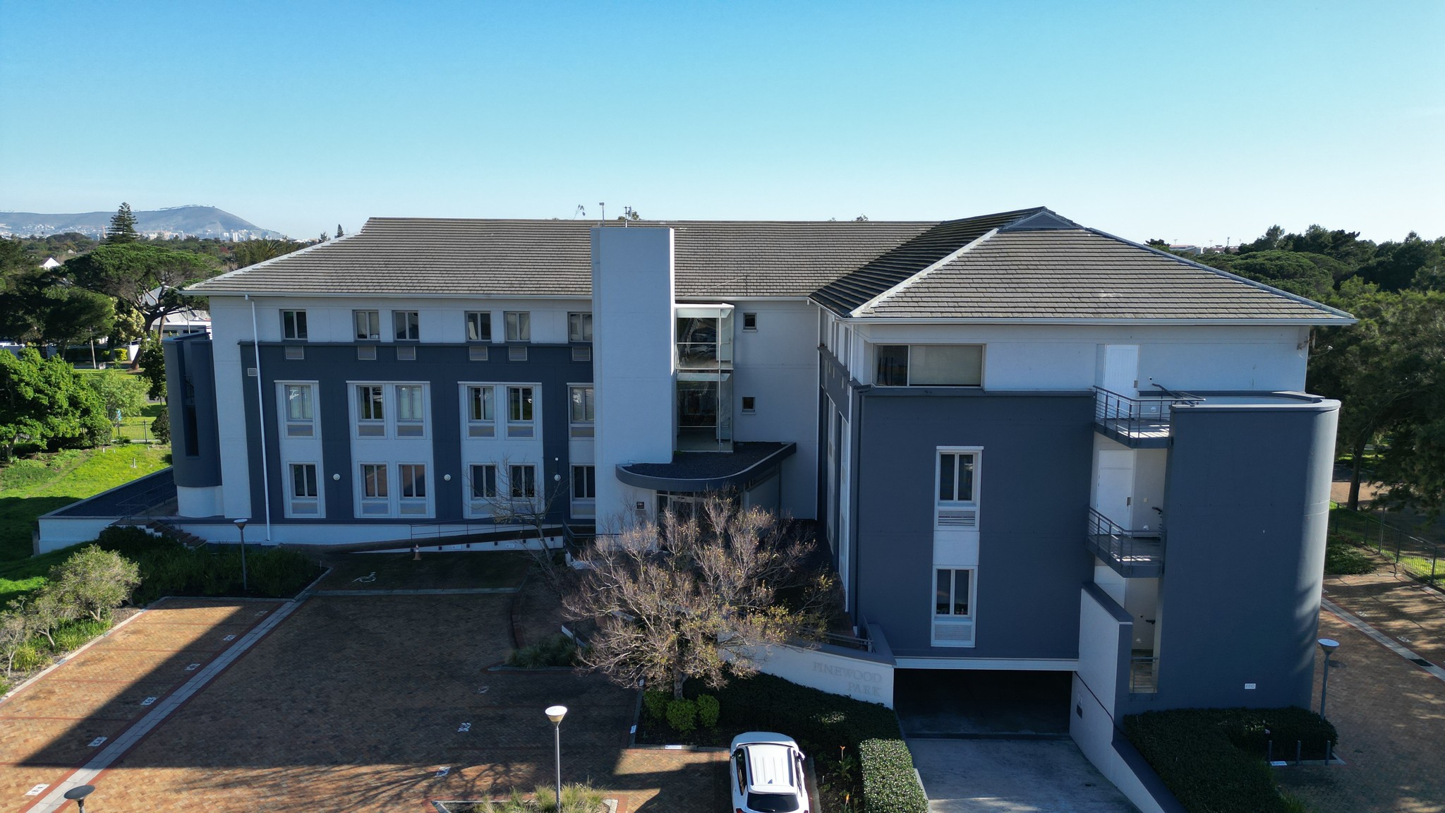 Pinewood Park, Pinewood Park, Pinelands - photo 1