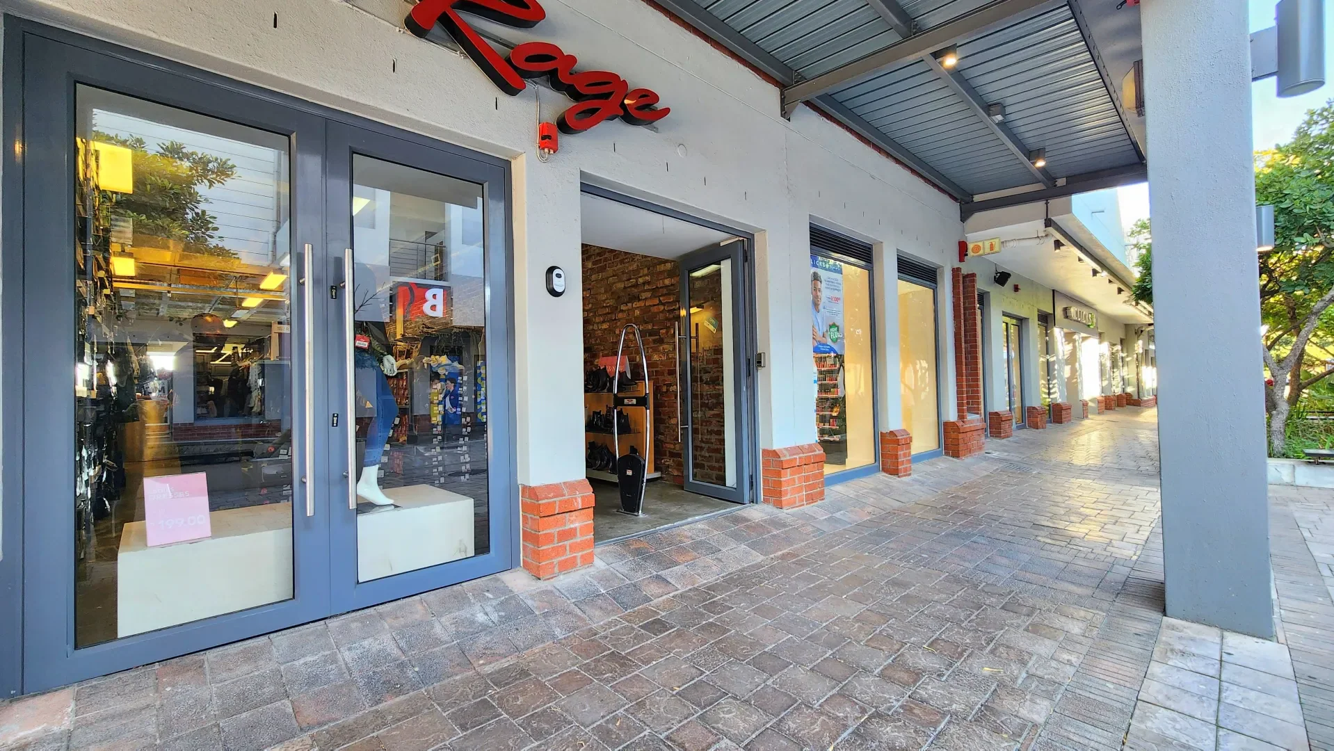 113 m² Retail in Century City