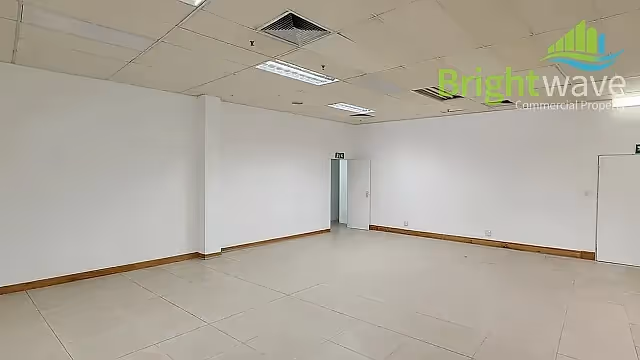 401 m2 office to let at Marshall House in Claremont, open plan interior.