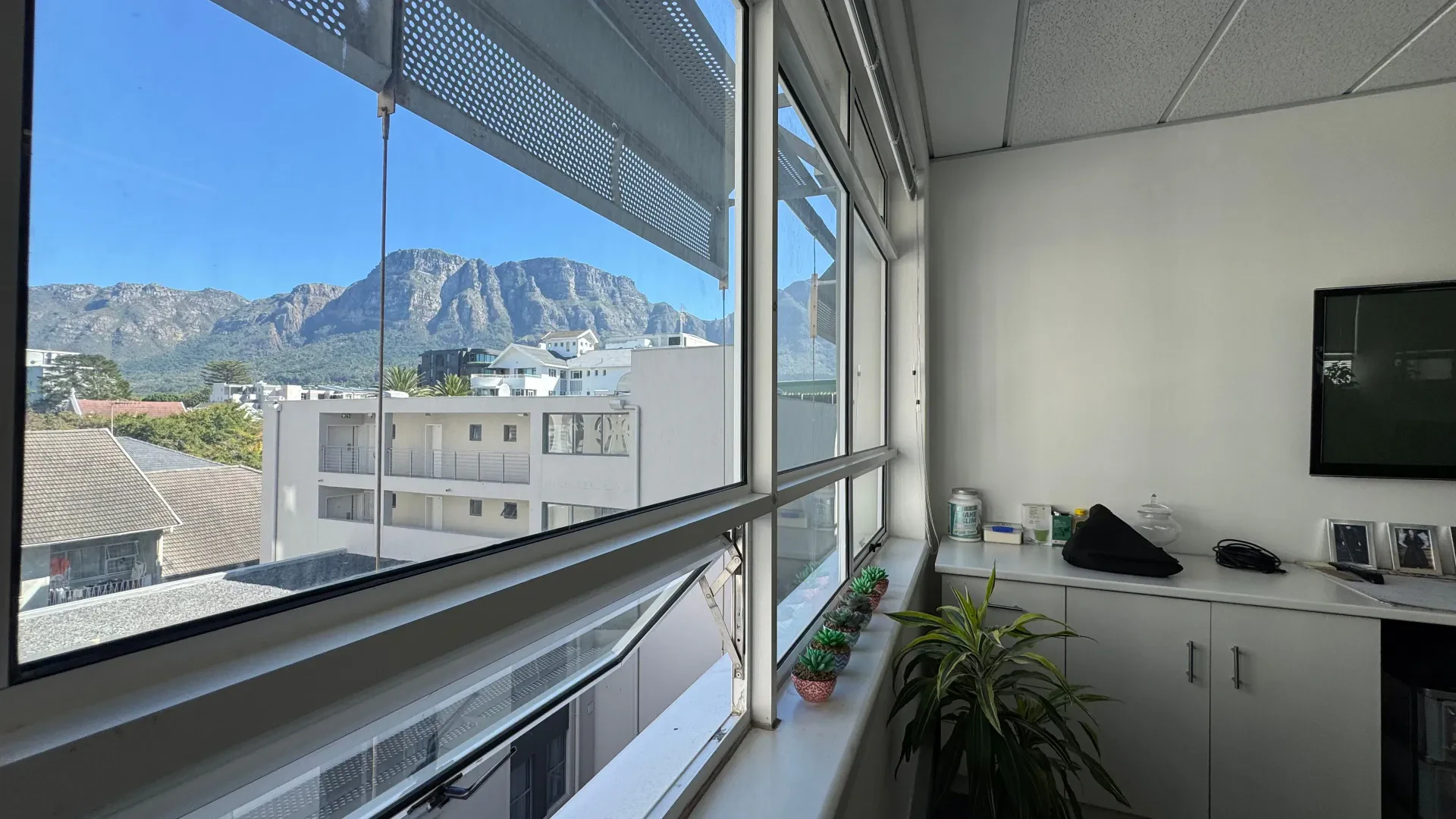 222 m² Office in Claremont