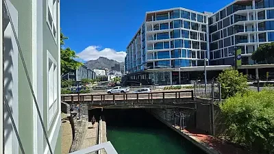 Open plan office area at 7 West Quay Road, West Quay, V&A Waterfront
