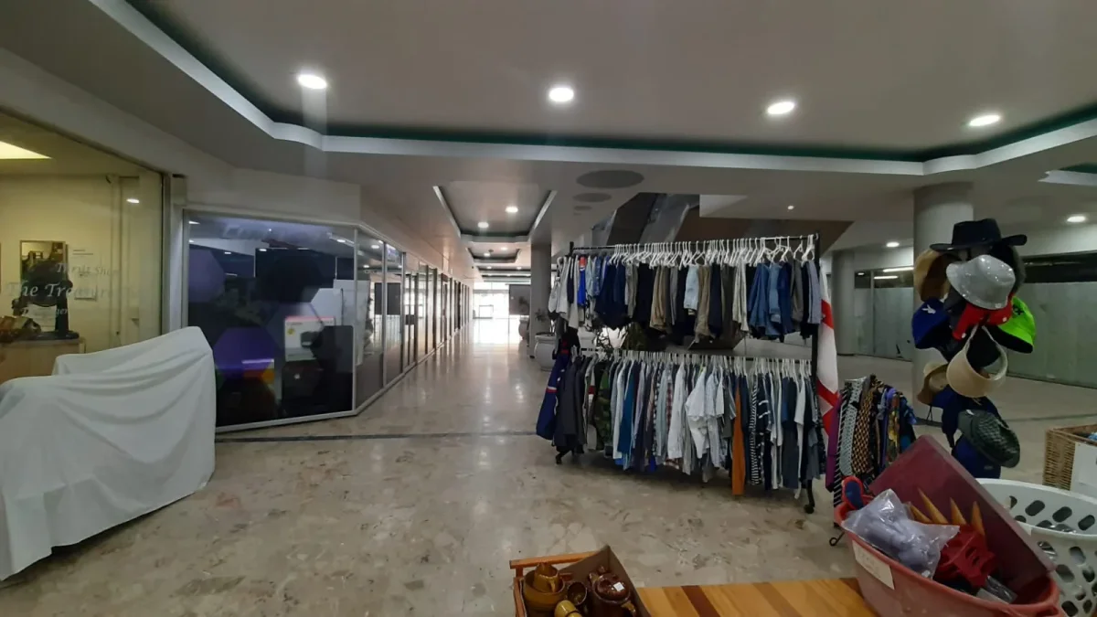 Nobel Park Shopping Centre - photo 10