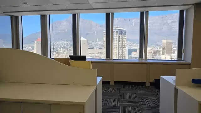 655.8 m2 office to let at SA RESERVE BANK BUILDING in Cape Town CBD, open plan interior.