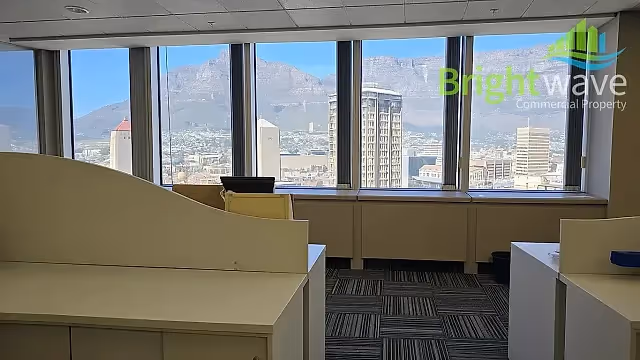 655.8 m2 office to let at SA RESERVE BANK BUILDING in Cape Town CBD, open plan interior.