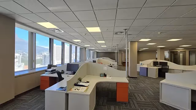 1967.4 m2 office to let at SA RESERVE BANK BUILDING in Cape Town CBD, open plan interior.