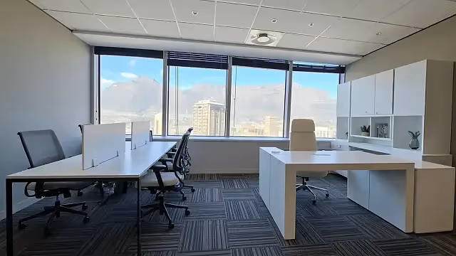 655.8 m2 office to let at SA RESERVE BANK BUILDING in Cape Town CBD, open plan interior.