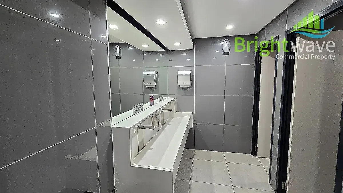 Open plan office area at 33 Bree -30 Waterkant