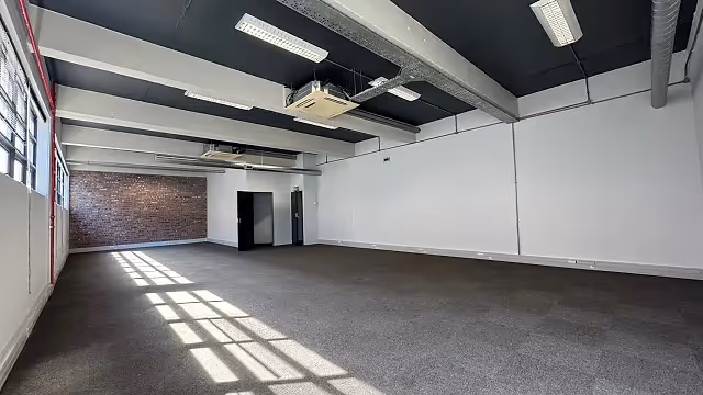 Office to let at 127 Cecil Road in Salt River.