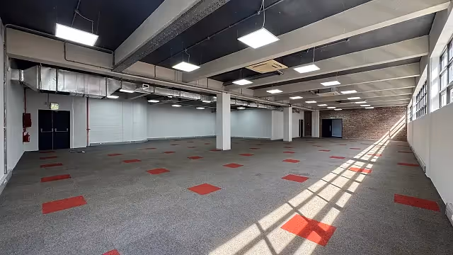 Office to let at 127 Cecil Road in Salt River.