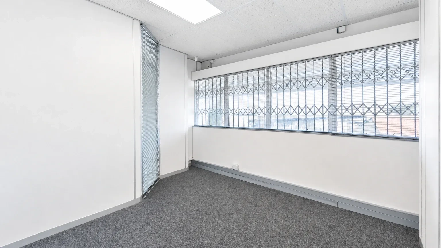 Burlington Arcade, available office to let in Wynberg