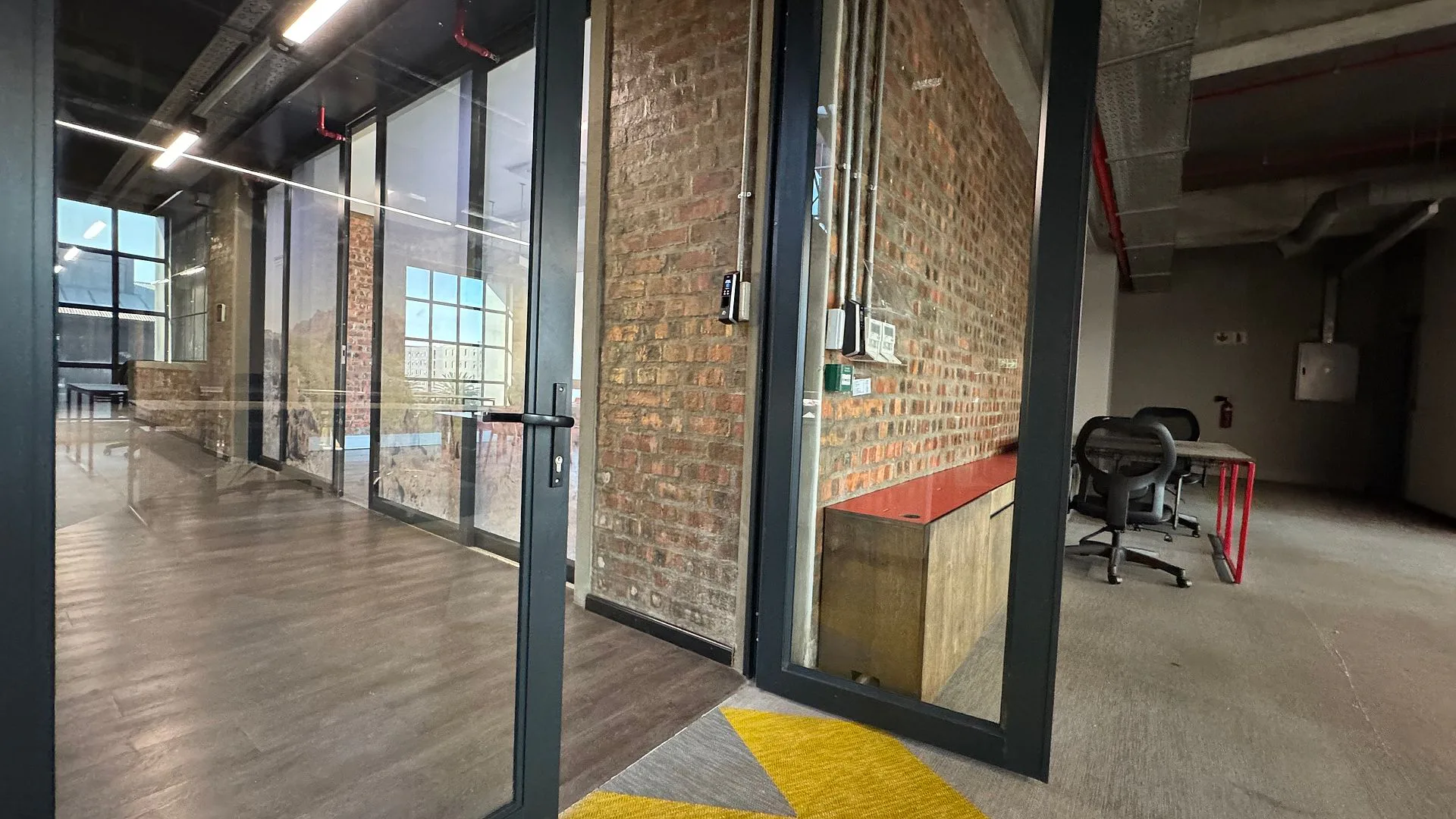 Rhino Building, available office to let in Woodstock