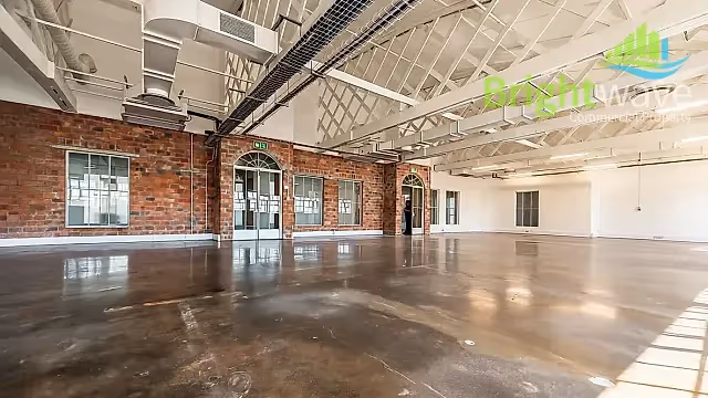 230 m2 office to let at Woodlands House in Woodstock, open plan interior.