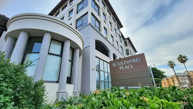 Boulevard Place, Century City - building photo 9