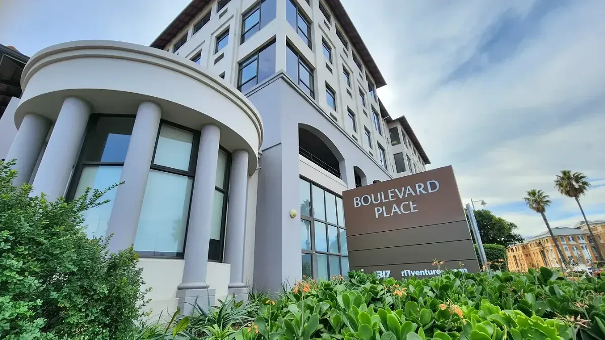 Boulevard Place, Century City - building photo 9