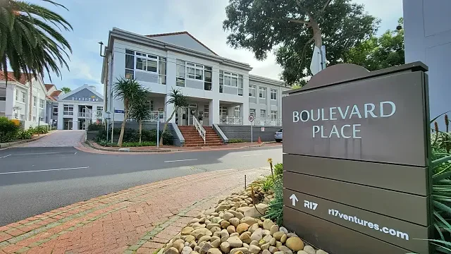 Boulevard Place, Century City - building photo 5