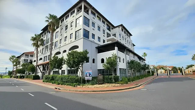 Boulevard Place, Century City - building photo 12