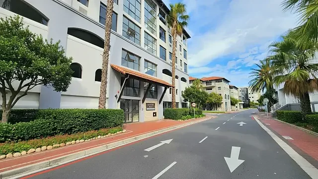 Boulevard Place, Century City - building photo 6