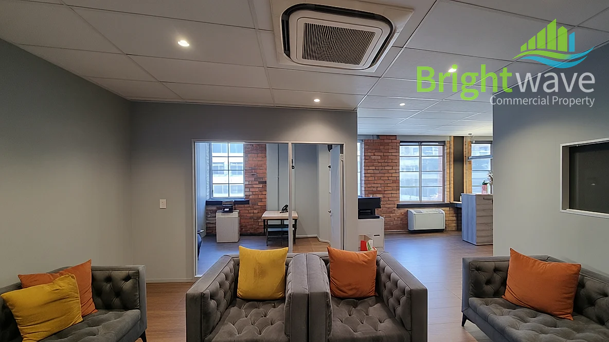 Sovereign Quays, available office to let in Green Point