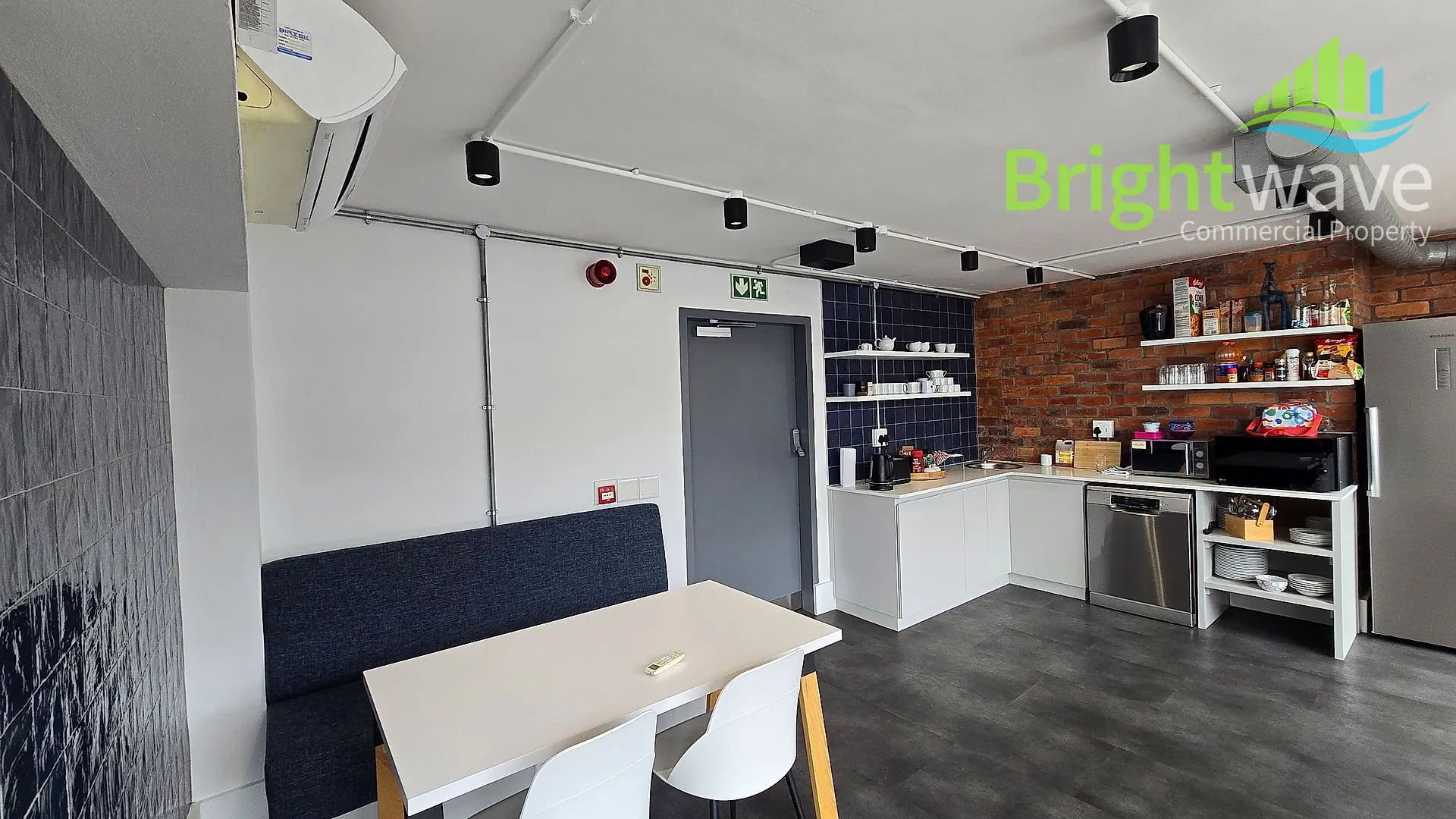 Sovereign Quays, available office to let in Green Point