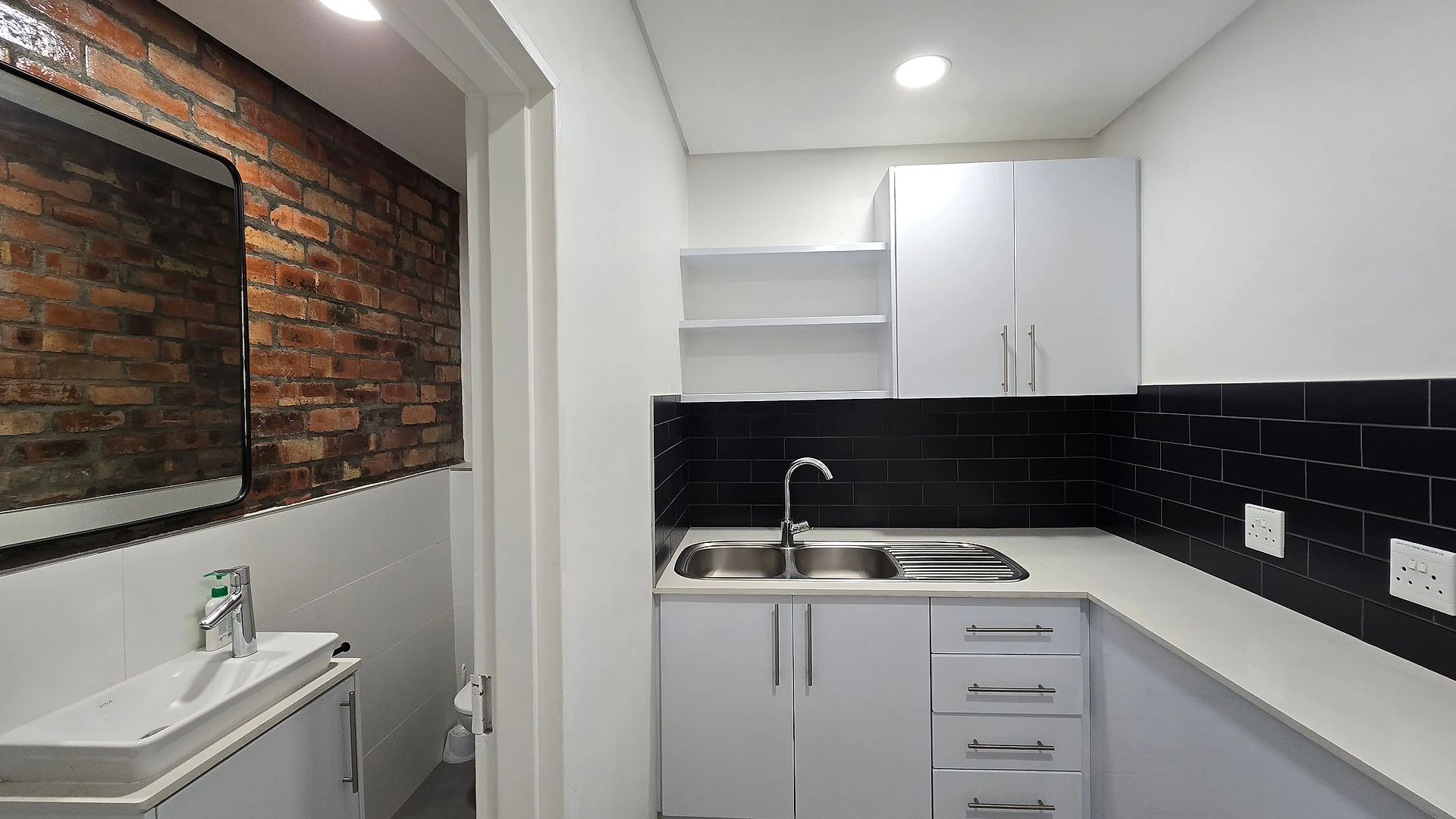 Office layout at Sovereign Quays, Green Point