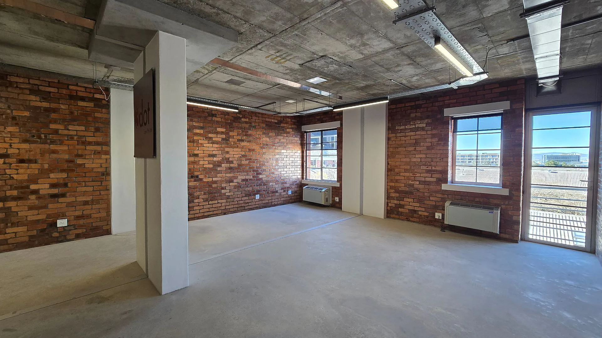 Sovereign Quays, available office to let in Green Point