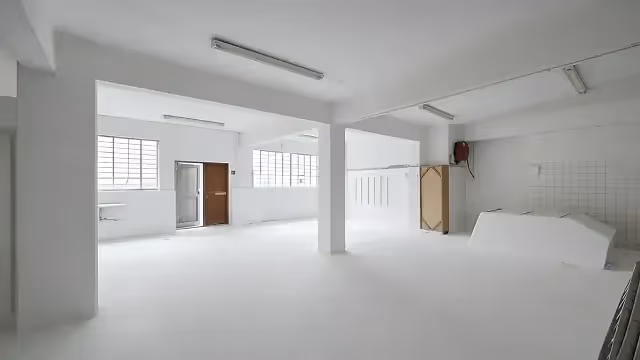 250 m2 office to let at 25 Hope Street in Gardens, open plan interior.