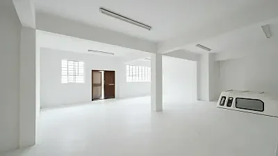 Open plan retail area at 25 Hope Street