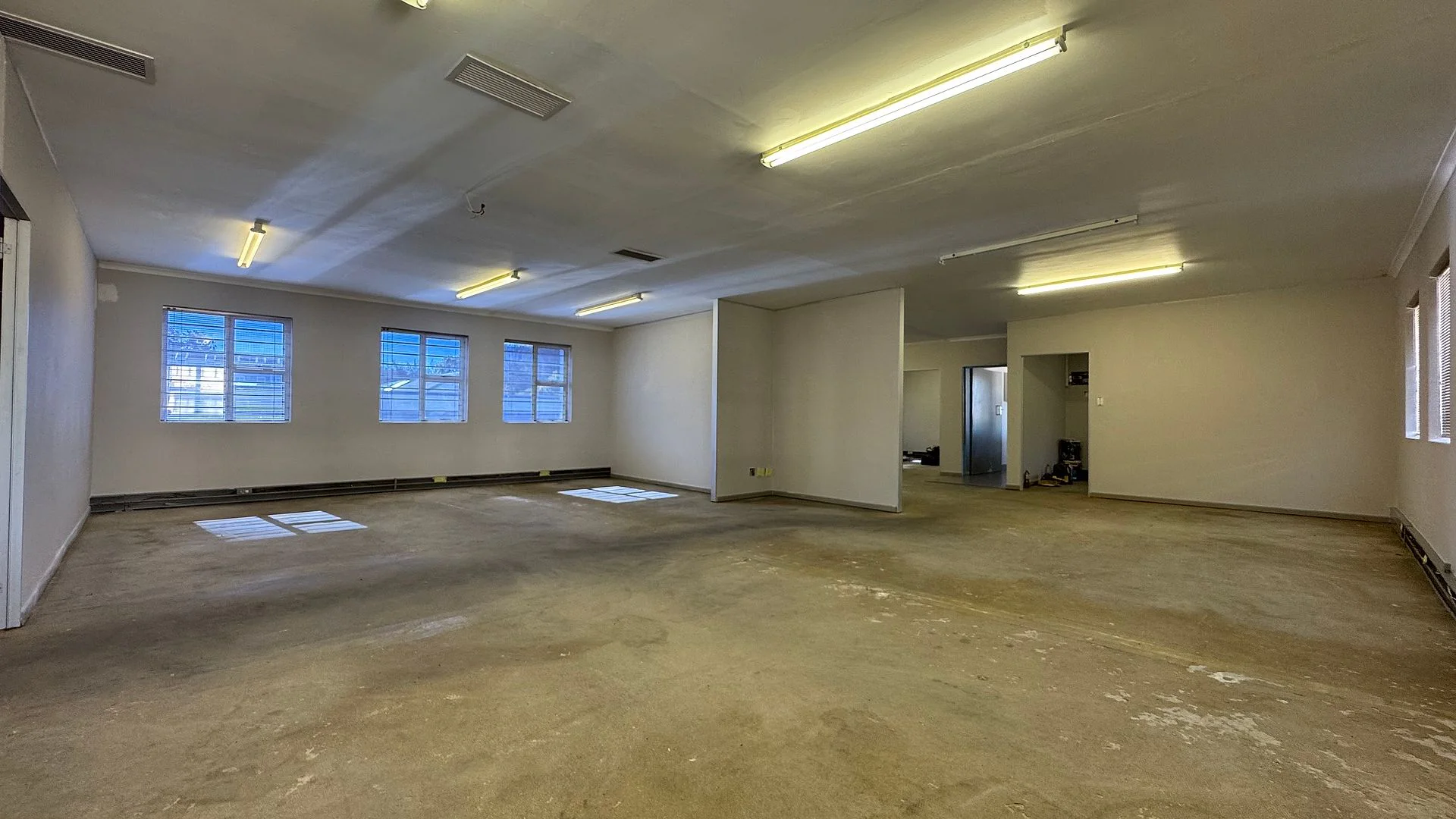 Devonshire Court, available office to let in Wynberg