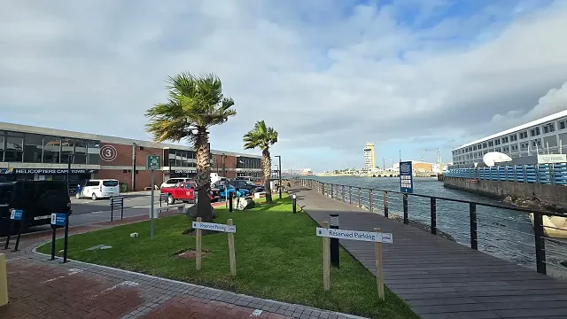 East Pier, V&A Waterfront - building photo 1
