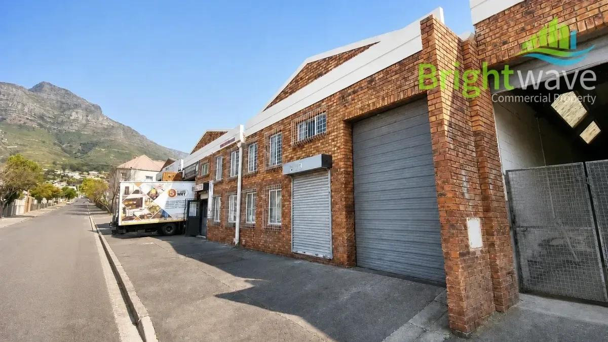 6-10 Roberts Road, Woodstock - building photo 1