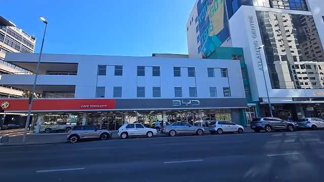 AMBER PLACE in Cape Town CBD, exterior view.