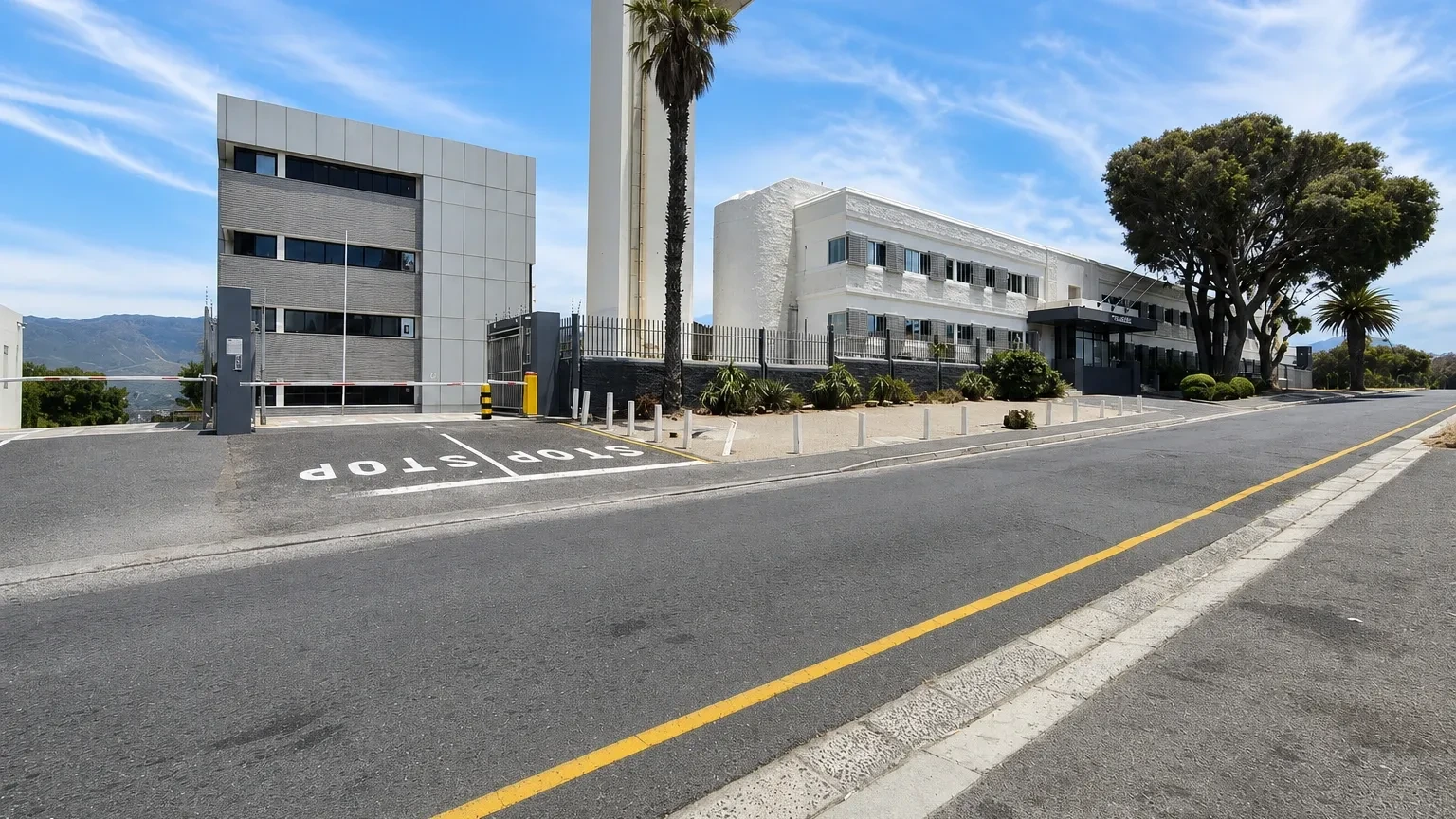 64 WHITE ROAD, Diep River, industrial for rent