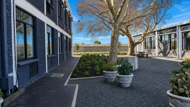 CRYSTAL BUSINESS PARK, Retreat - building photo 1