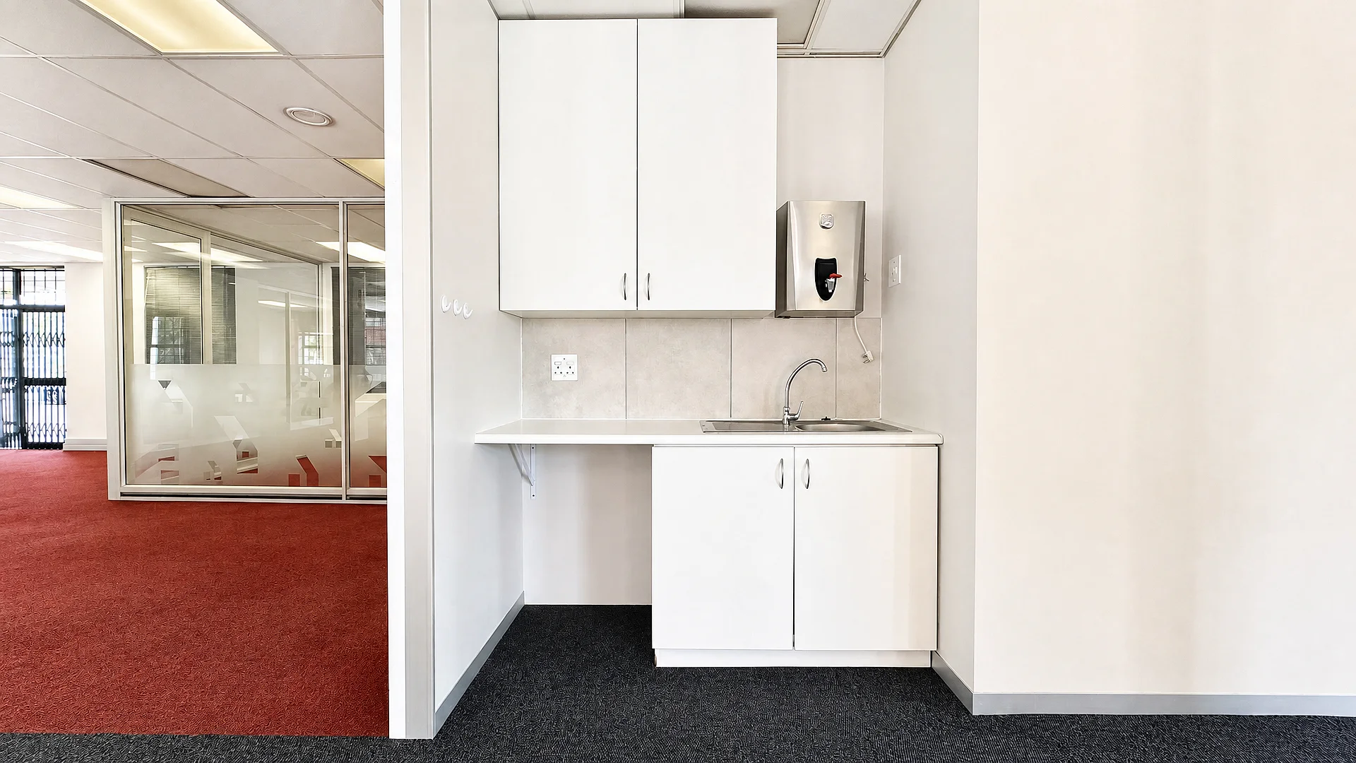 Open plan office area at TOKAI ON MAIN OFFICE PARK