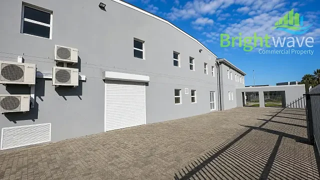 1 Track Crescent, Montague Gardens - building photo 3