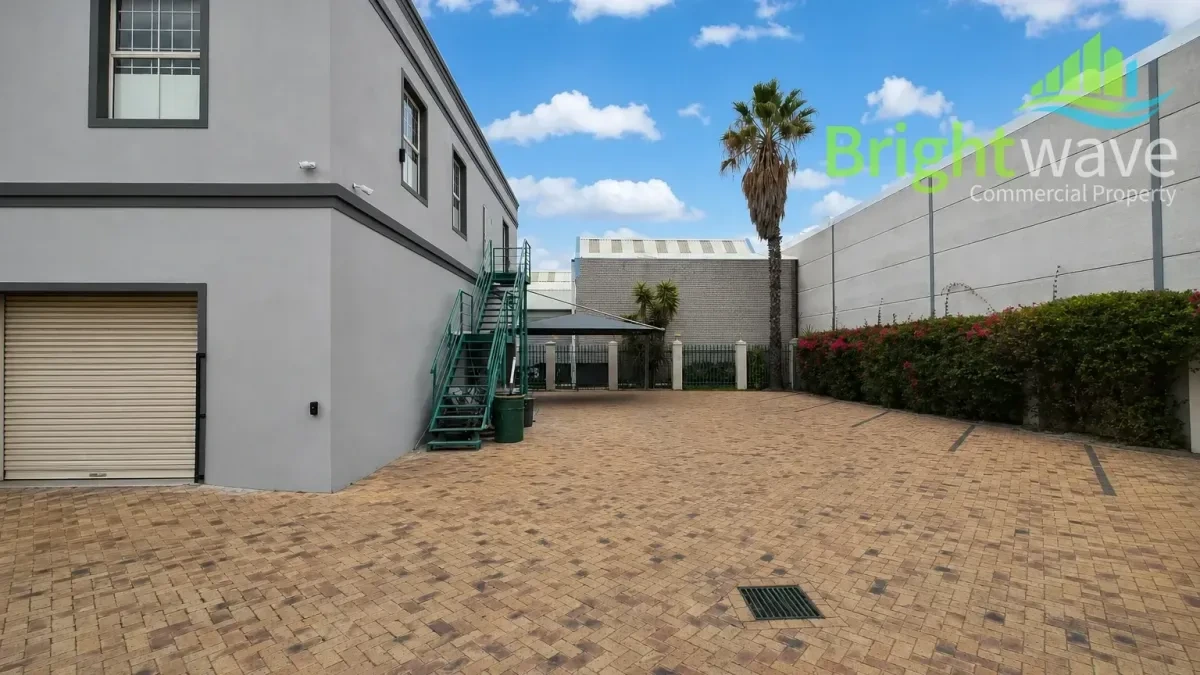103 Kyalami Drive, Killarney Gardens - building photo 4