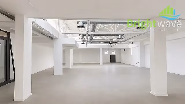 344 m2 retail to let at Westlake Lifestyle Centre in Westlake, open plan interior.