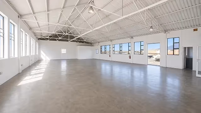 500 m2 office to let at 17 Auckland Street in Paarden Eiland, warehouse interior.