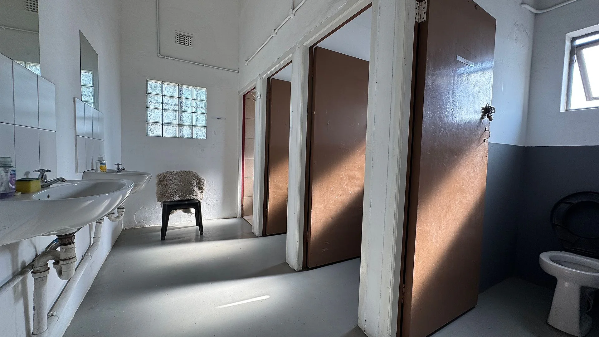 17 Auckland Street, available office to let in Paarden Eiland