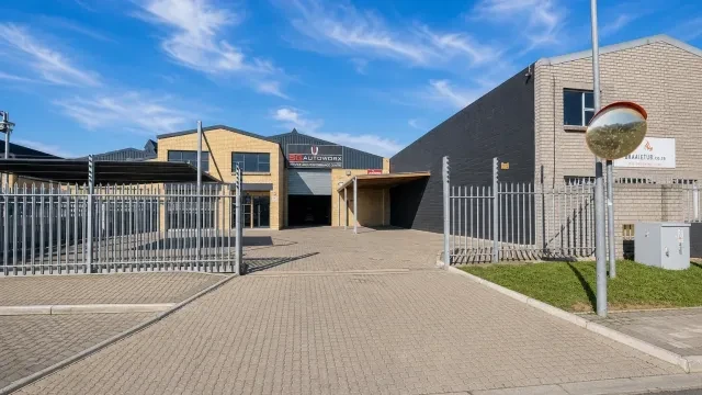 2 Hunt Road, Killarney Gardens - building photo 1