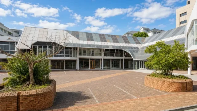 Cavendish Close, Claremont - building photo 1