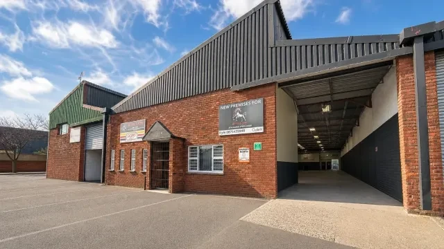 10 Thermo Street, Triangle Farm - building photo 1