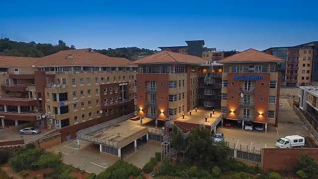 Meersig 1 & 2 in Constantia Kloof, exterior view.