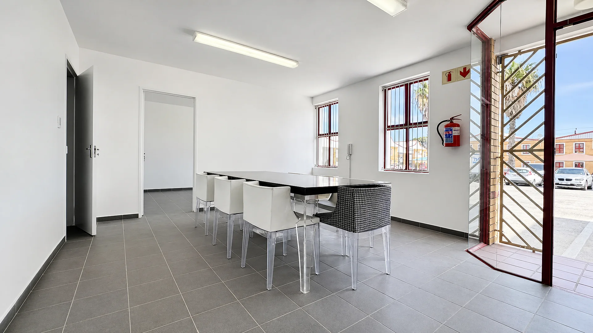 Killarney Plaza, available industrial to let in Killarney Gardens