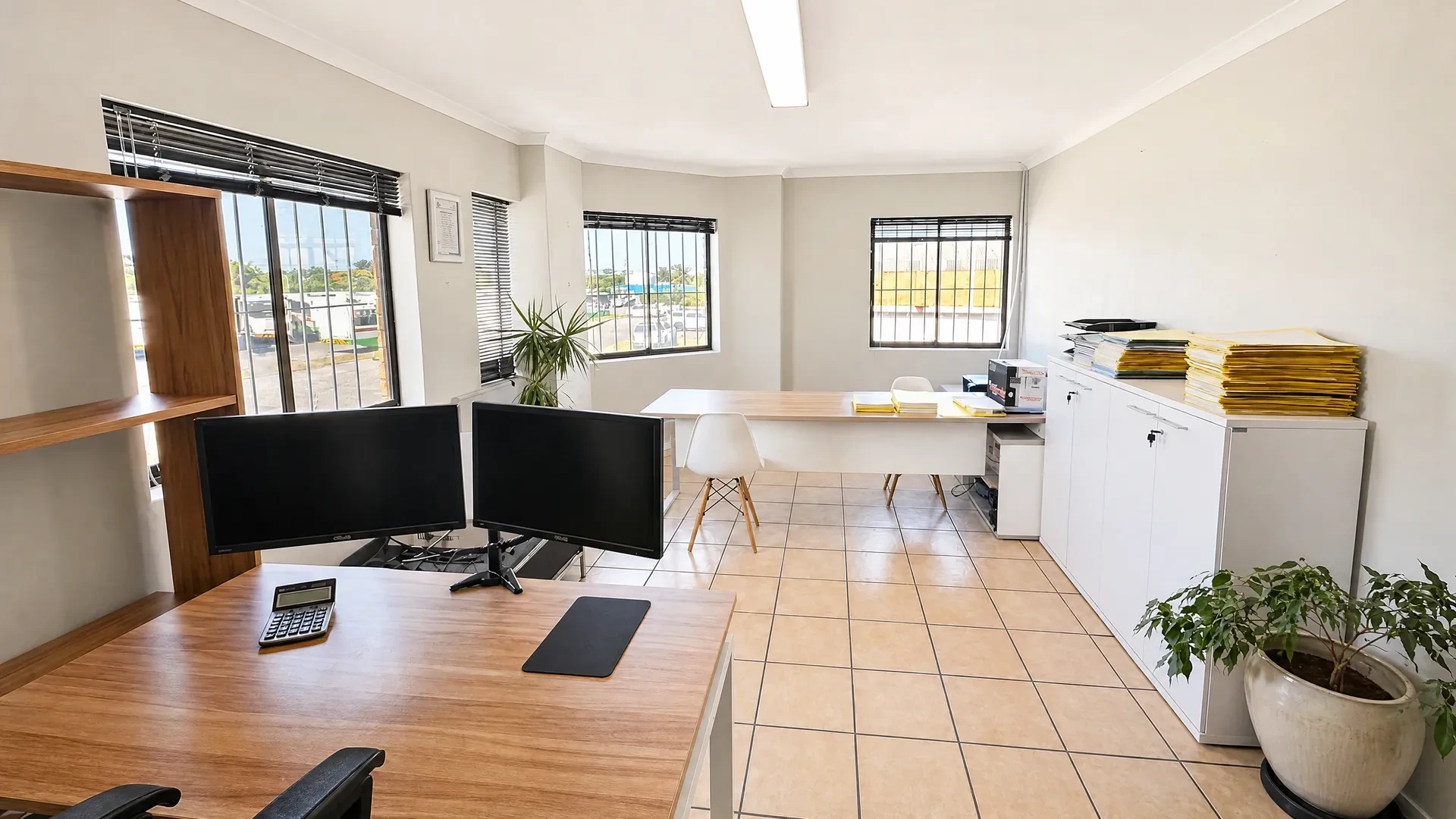 30 Railway Road, available office to let in Montague Gardens