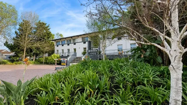 Plum Park, Plumstead - building photo 5