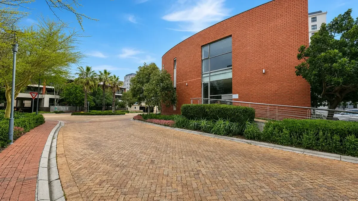 Eaton House office space to let in Century City