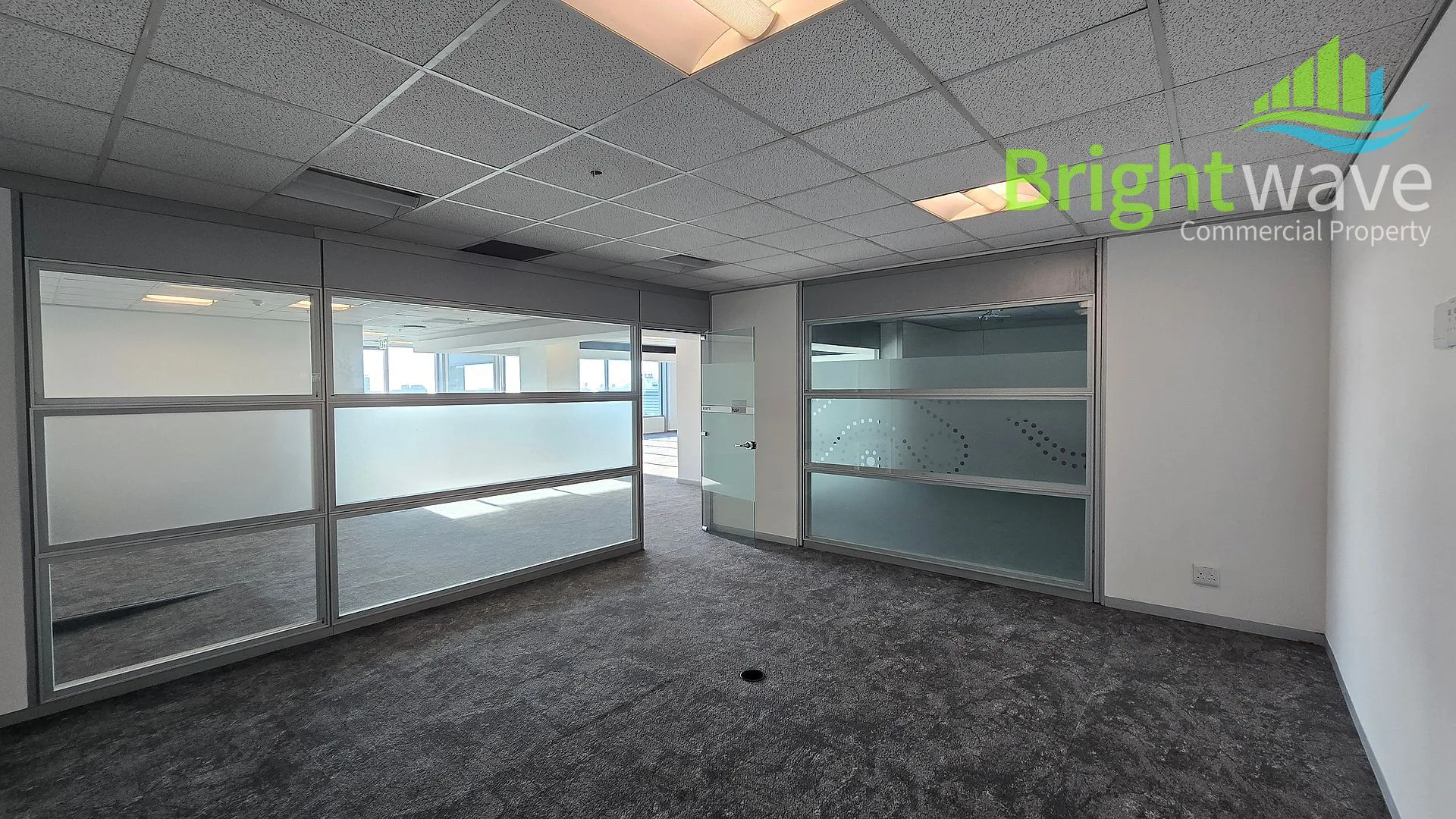 Convention Tower, available office to let in Foreshore