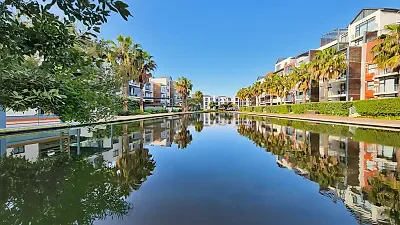 QUAYS, available office to let in Century City